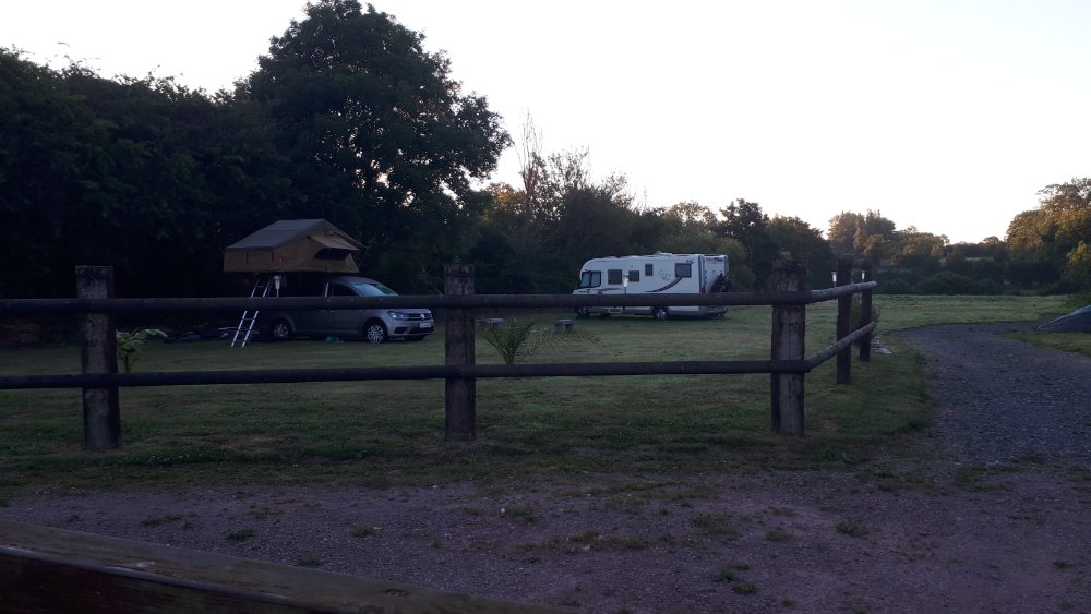 Aire camping-car  Mandeville-en-Bessin (14710) - Photo 2